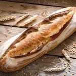 Baguette : 3 théories surprenantes sur l'histoire de ce pain emblématique français