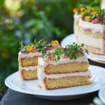 Ce cake salé au chèvre et aux herbes fraîches est devenu mon incontournable des pique-niques
